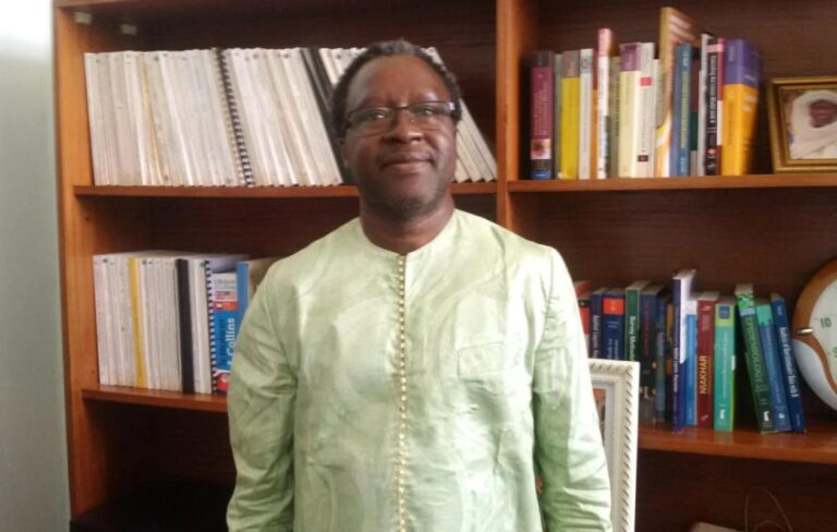 Défis de la santé publique en Afrique : Le Pr Adama Faye alerte sur la dépendance aux financements extérieurs