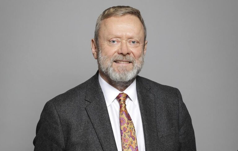 [Exclusif] Lord Collins, ministre britannique pour l’Afrique : « Nous soutenons la transparence du Sénégal et un nouveau programme avec le FMI »