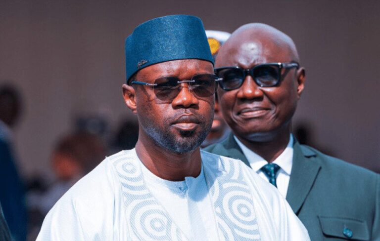 Voyage : Sonko est arrivé aux Emirats Arabes Unis