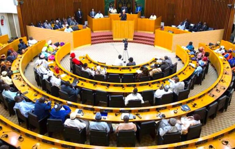 Assemblée nationale : session extraordinaire le 15 septembre pour réformer impôts et télécoms
