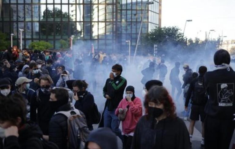 France: jeudi « noir » de manifestations pour peser sur le prochain gouvernement