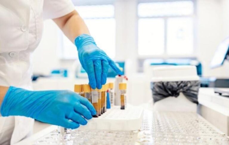 «XFG» : CE QUE L’ON SAIT SUR CE VARIANT, SURNOMMÉ «FRANKENSTEIN», DERRIÈRE LE REBOND DE COVID-19 EN FRANCE