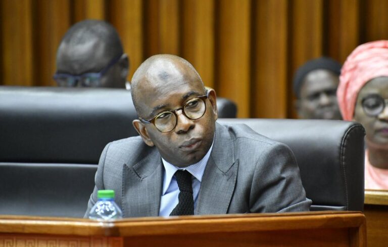 « La vraie urgence est la refonte du système éducatif », affirme Moustapha Guirassy devant les députés