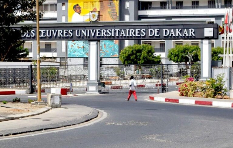 [Billet d’humour]: Le pays serre la ceinture, le pouvoir garde ses gyrophares