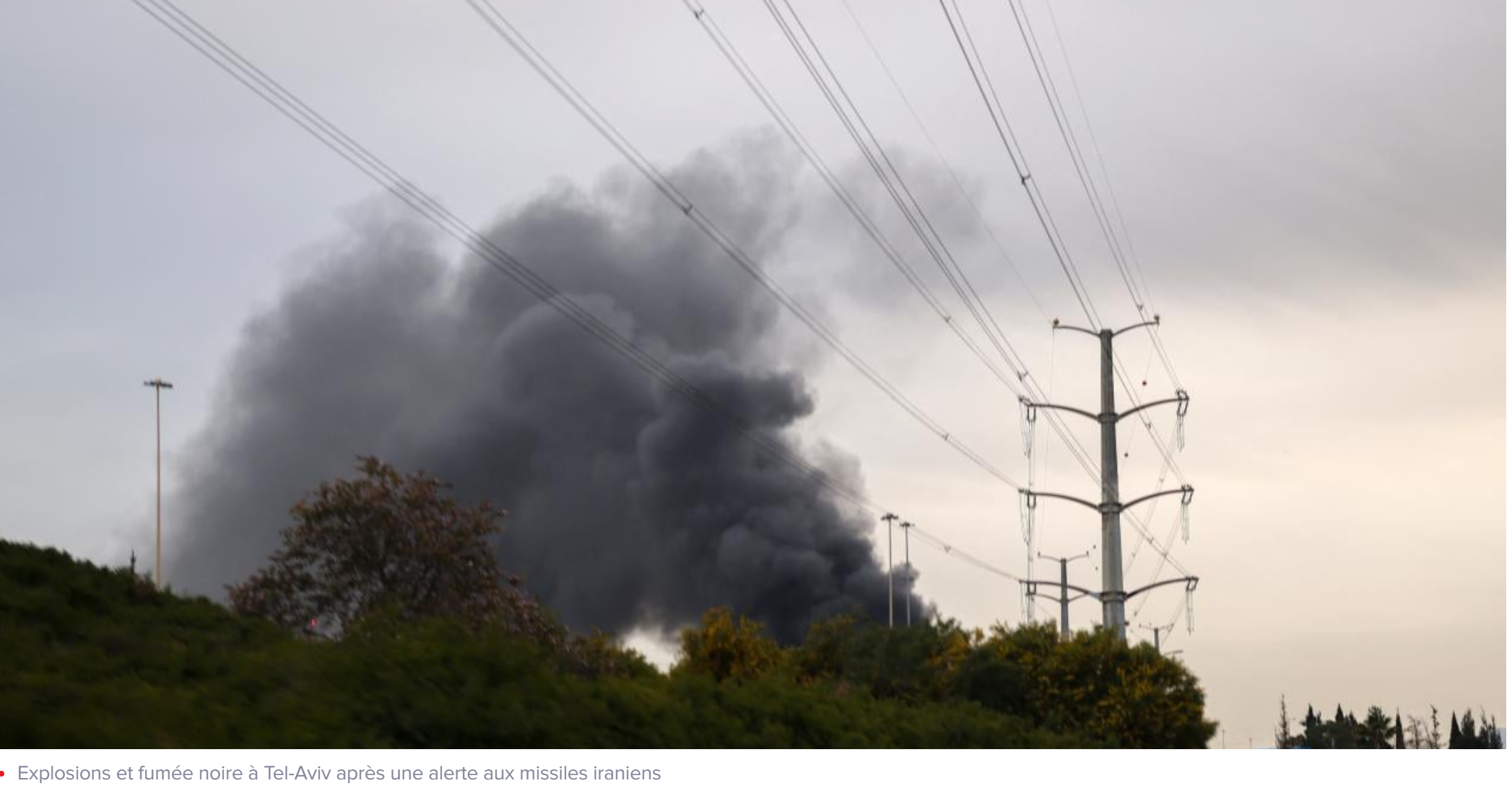 Explosions et fumée noire à Tel-Aviv après une alerte aux missiles iraniens