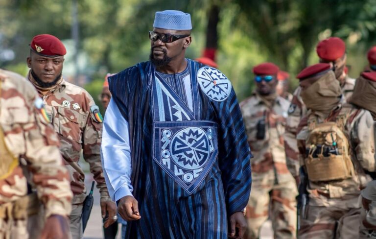 « Pas un centimètre de notre terre !  » : Mamadi Doumbouya déploie l&rsquo;armée face au Libéria et à la Sierra Leone