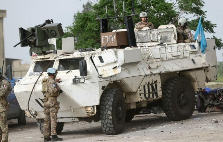 Liban: un militaire français décédé et trois blessés, annonce Macron, qui accuse le Hezbollah