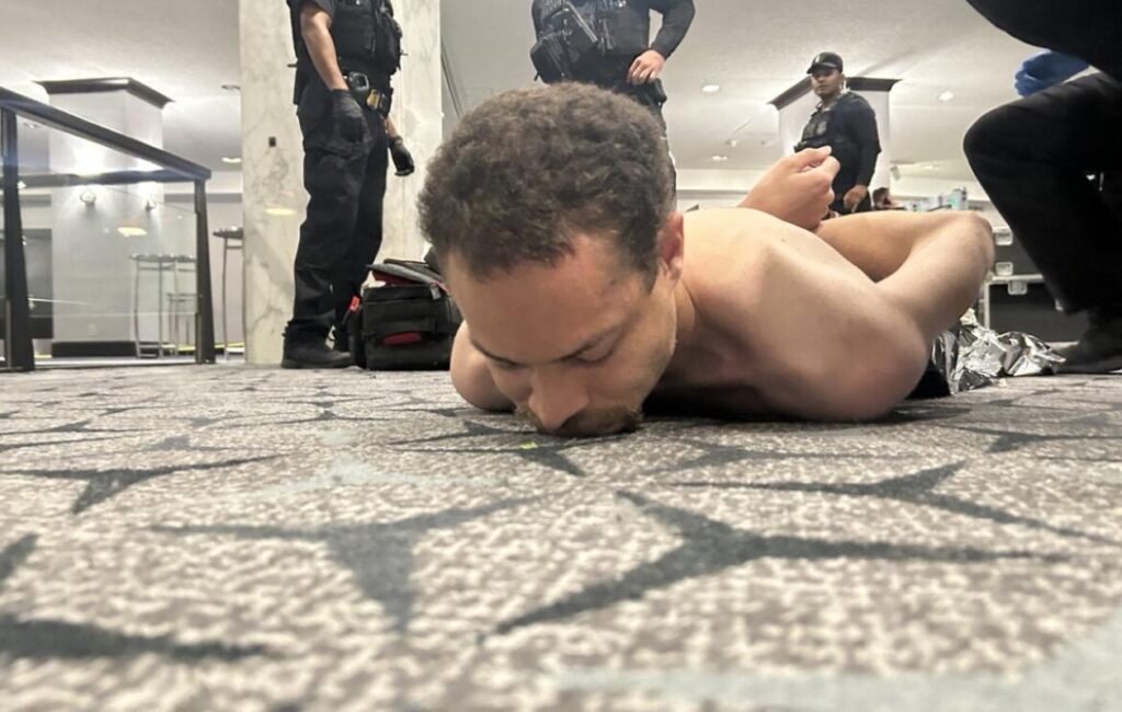 « A terre! » Comment le gala de la presse à Washington a tourné au chaos