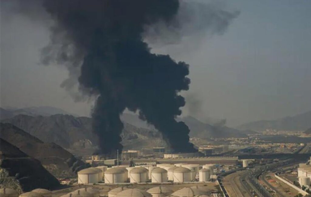 Emirats: incendie après une frappe de drone près de la centrale nucléaire de Barakah
