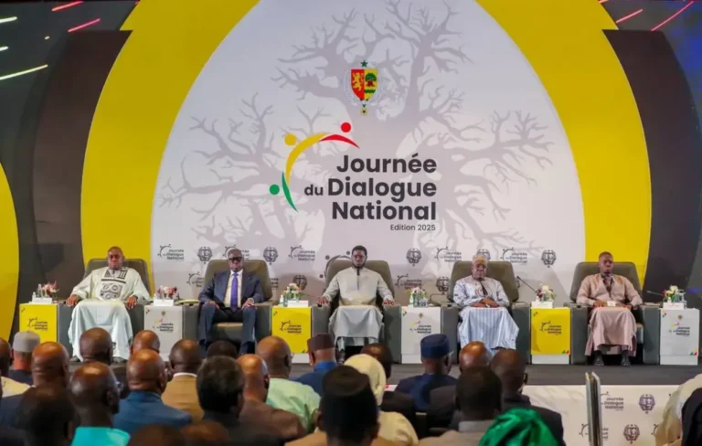Quand le dialogue national change de salle mais pas de soupçons