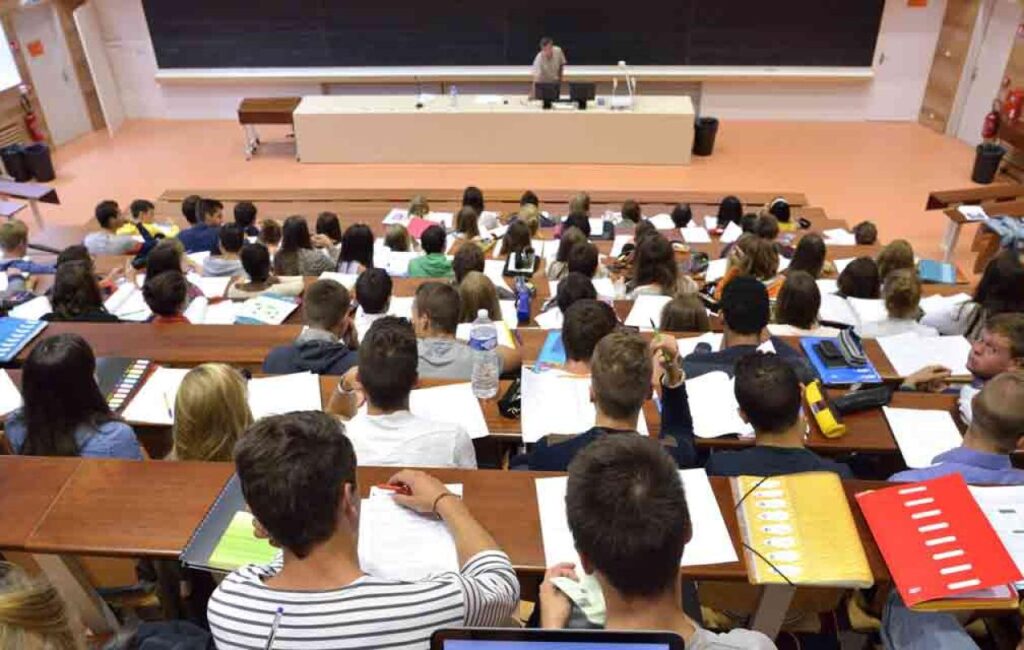 Universités françaises : voici les nouveaux tarifs exorbitants imposés aux étudiants étrangers hors UE dès la rentrée