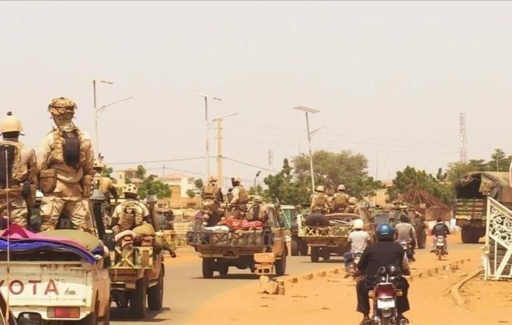Mali: attaques coordonnées en cours dans plusieurs localités et contre une prison (armée, habitants, sources sécuritaires)
