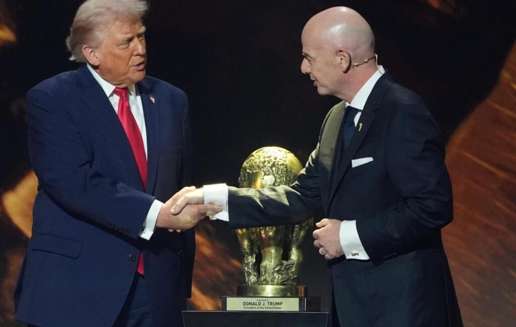 États-Unis-Belgique: « 100% corrompue », « la Fifa tue le football »… la presse belge estomaquée par la levée de la suspension de Balogun